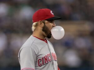 why do baseball players chew gums